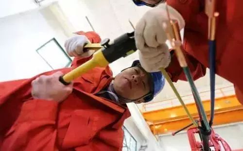 你認為配電箱系統(tǒng)圖怎么樣？圖片中的符號是什么意思？
