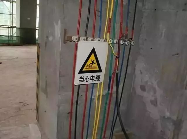 施工現(xiàn)場臨時用電配電箱及開關箱配置和使用說明，圖示詳圖